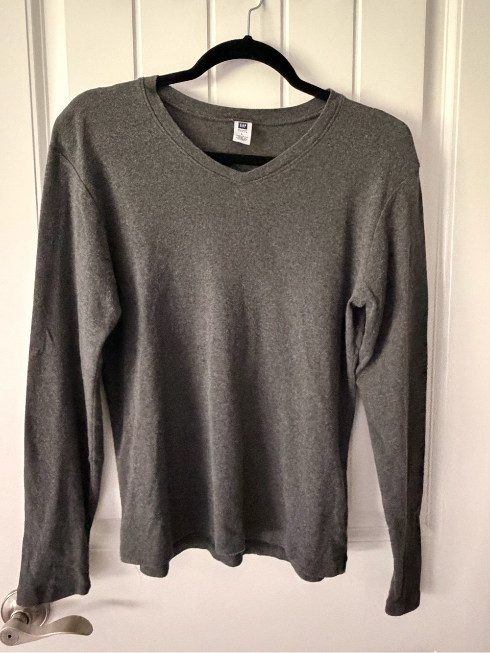 GAP Factory Womenโs Heather Gray V-Neck Long Sleeve Tee